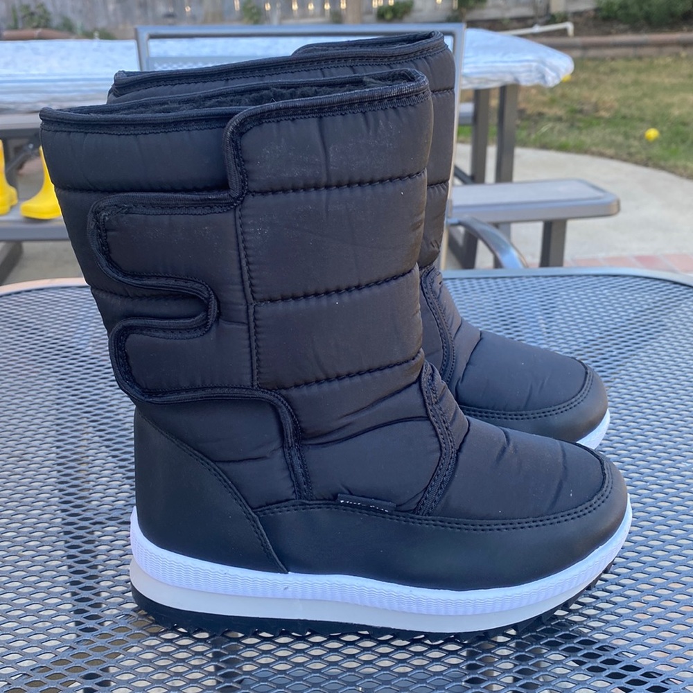 Kids snow boots size 3